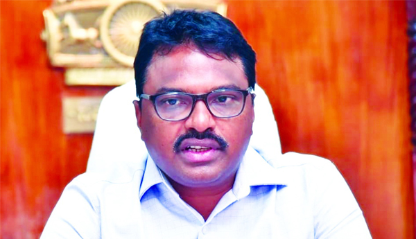 వారంలో మూడు రోజులు క్షేత్రస్థాయిలో పర్యటించాలి