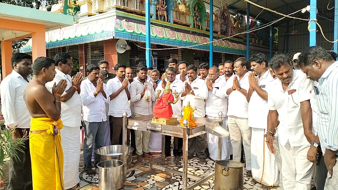 హ్యాట్రిక్‌ విజయం కోసం పూజలు