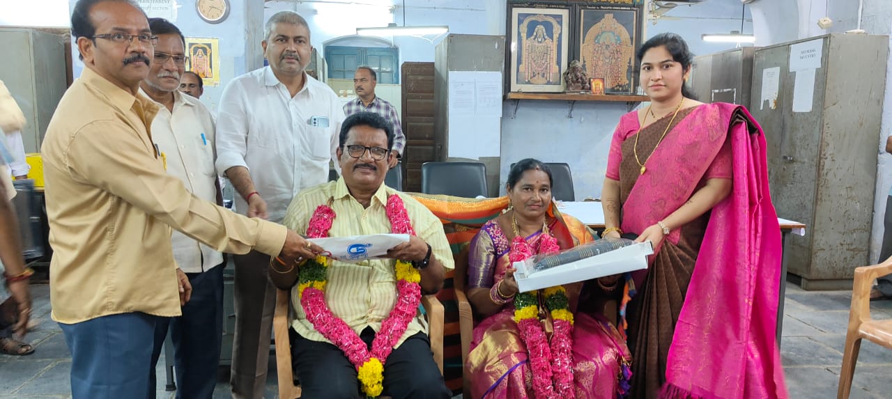 ఎక్సైజ్‌ కోర్టు సూపరింటెండెంట్‌ పాపిరెడ్డి స్వచ్ఛంద ఉద్యోగ విరమణ