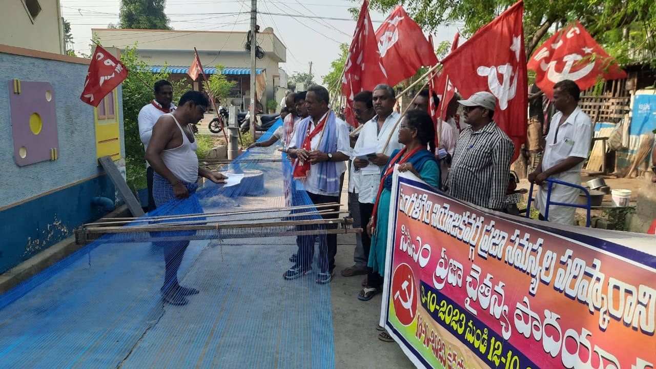 ఇళ్లేసుకున్న వారికి పట్టాలివ్వాలి