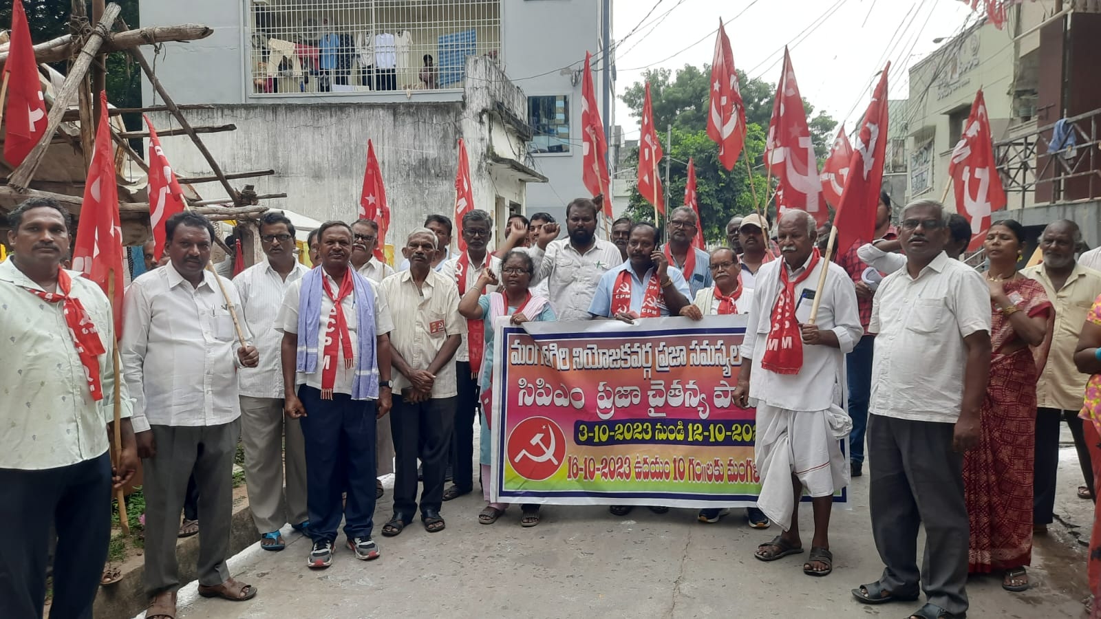 50 ఏళ్లుగా ఉంటున్నాం.. పట్టాలివ్వండి..