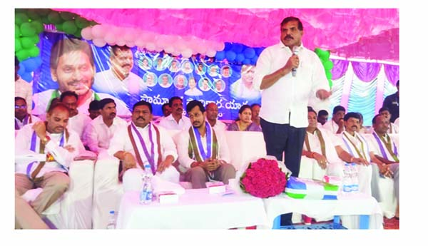 ప్రజాధనం దోచేస్తే జైల్లో పెట్టరా? : మంత్రి బొత్స