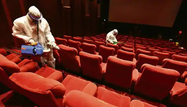 The-audience-watching-the-movie-came-out-at-once