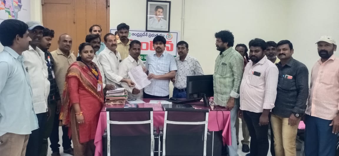 మీడియాపై దాడులకు నిరసన