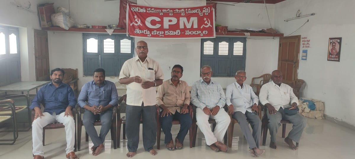 మాట్లాడుతున్న సిపిఎం జిల్లా కార్యదర్శి రమేష్‌ కుమార్‌