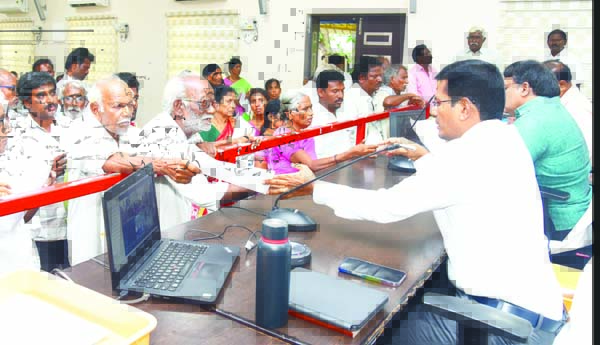 స్పందన అర్జీల పరిష్కారానికి అధిక ప్రాధాన్యం