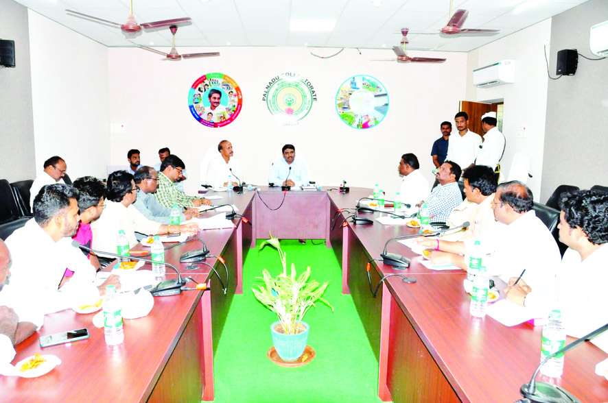 తప్పుల్లేేని ఓటర్ల జాబితా తయారీకి సహకరించాలి