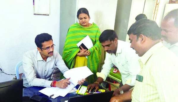 రీ-సర్వే పనుల పరిశీలన