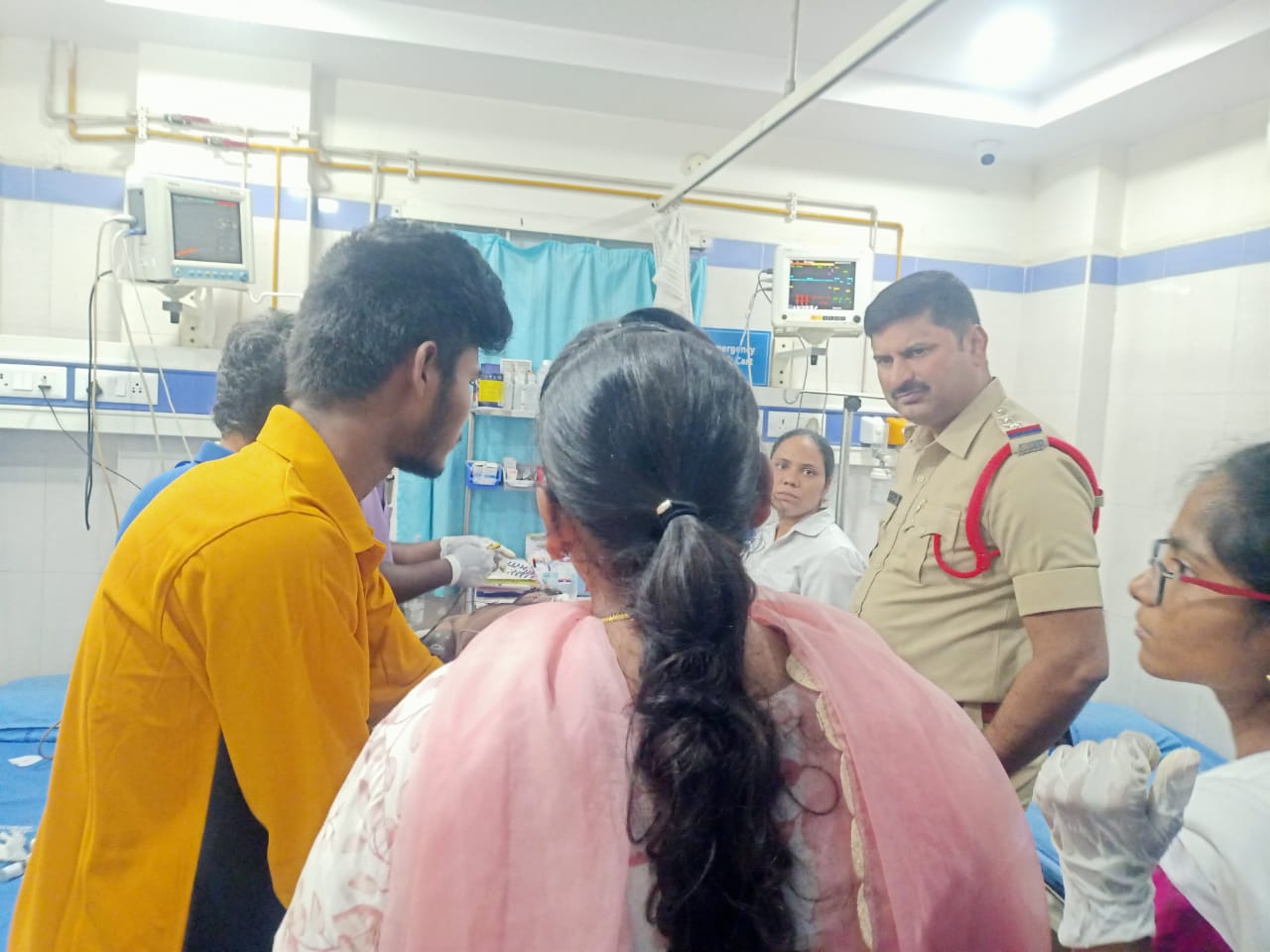 లాడ్జీలో యువతి మృతి