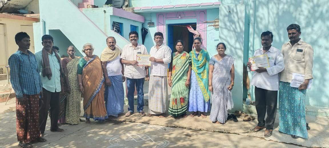  భవిష్యత్తు గ్యారెంటీ కార్యక్రమాన్ని నిర్వహిస్తున్న బండి జయరాజ్