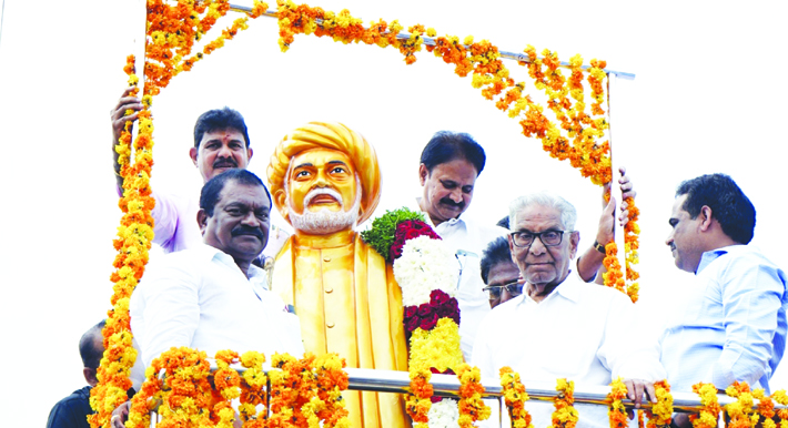 మహాత్మ జ్యోతిరావు పూలే విగ్రహావిష్కరణ
