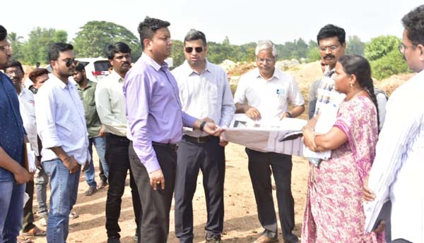 అడ్డాపుశిలలో కలెక్టర్‌ కార్యాలయం  