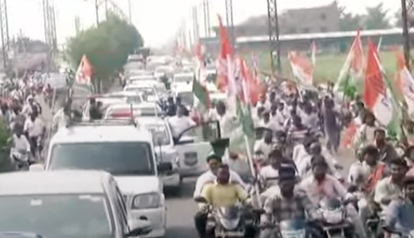 /Rahul-Gandhi-bike-rally-with-unemployed-people-in-Bhupalpally
