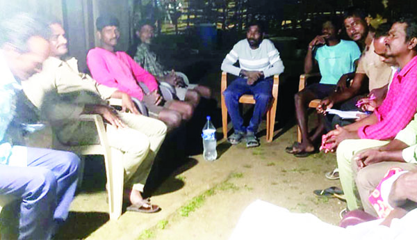 సిసి రోడ్ల నిర్మాణానికి నిధులు మంజూరు చేయాలి