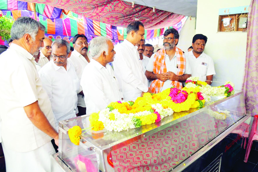  మార్కెట్‌ యార్డు మాజీ ఛైర్మన్‌ గెల్లి సుబ్బారెడ్డి మృతి
