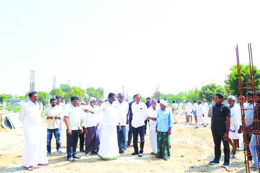నిర్మాణపు పనుల పరిశీలన