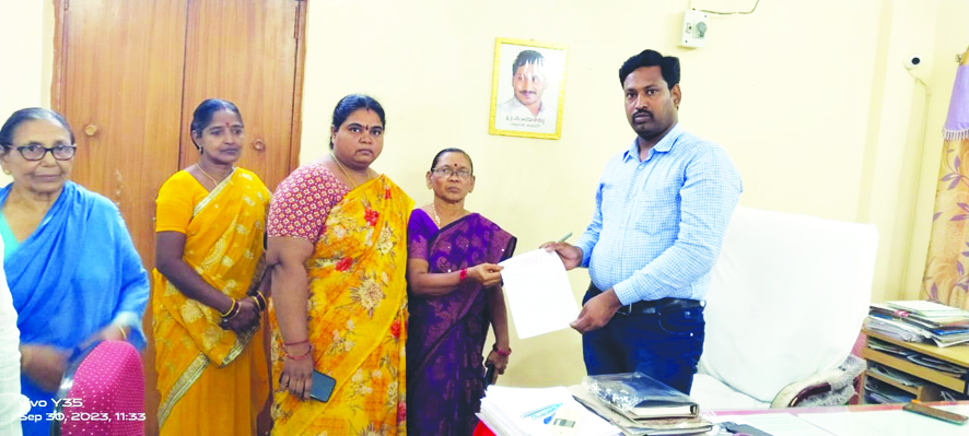 సైడ్‌ కాల్వలు శుభ్రం చేయించండి