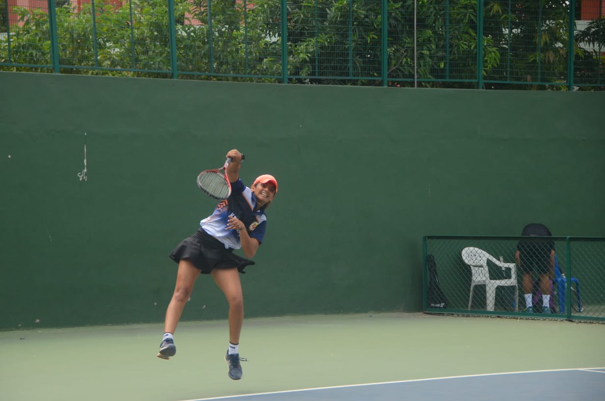 బాలికల సింగిల్స్‌కు బంగారు పతకం బాలుర విభాగంలో నిపున్‌కు సింగిల్స్‌ టైటిల్‌