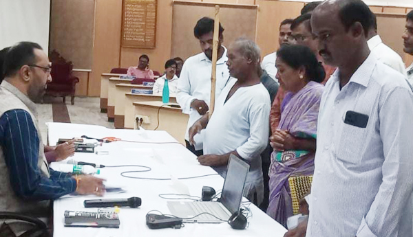 పంటలు పోతున్నాయి... సాగునీరు అందించండి