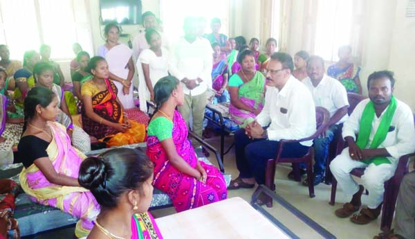 ఏజెన్సీలో ఎస్‌టి కమిషన్‌ చైర్మన్‌ పర్యటన