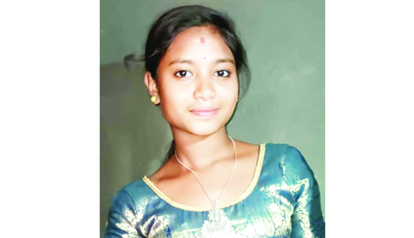 ఉరివేసుకొని విద్యార్థిని మృతి