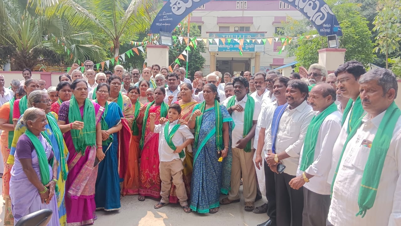 కౌలు సొమ్ము కోసం నిరీక్షణ