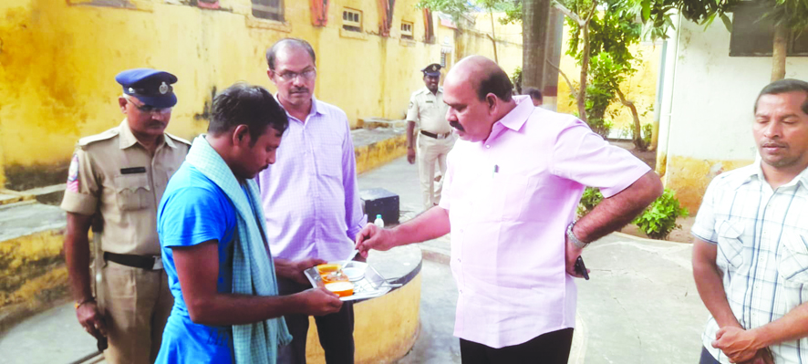 ఖైదీలు సత్ప్రవర్తనతో మెలగాలి
