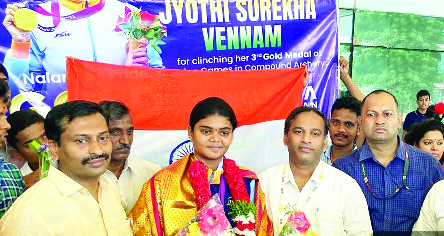 కెఎల్‌యు పూర్వ విద్యార్థిని జ్యోతి సురేఖకు సత్కారం