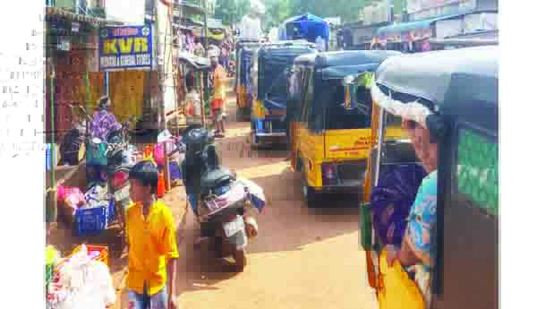 ట్రాఫిక్‌ సమస్యతో సతమతం