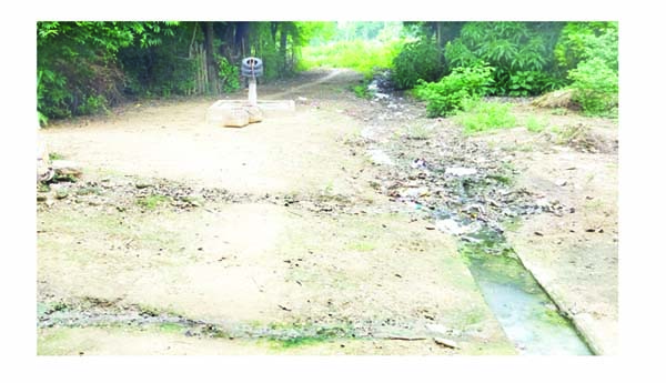 రోడ్డు వేస్తేనే ఓట్లు వేస్తాం