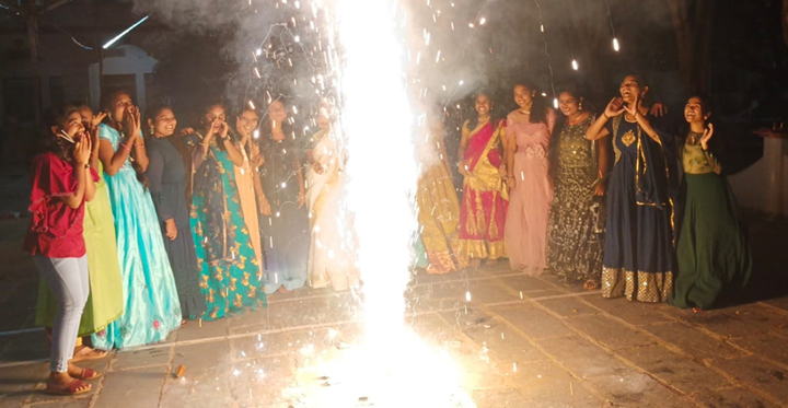 'ప్రకాశం'లో అంబరాన్నంటిన దీపావళి సంబరాలు