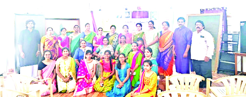 మహిళా వర్థిల్లు.. ఆకట్టుకున్న సంగీత నత్య ప్రదర్శనలు