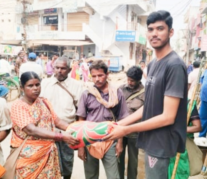 పేదలకు రగ్గులు పంపిణీ