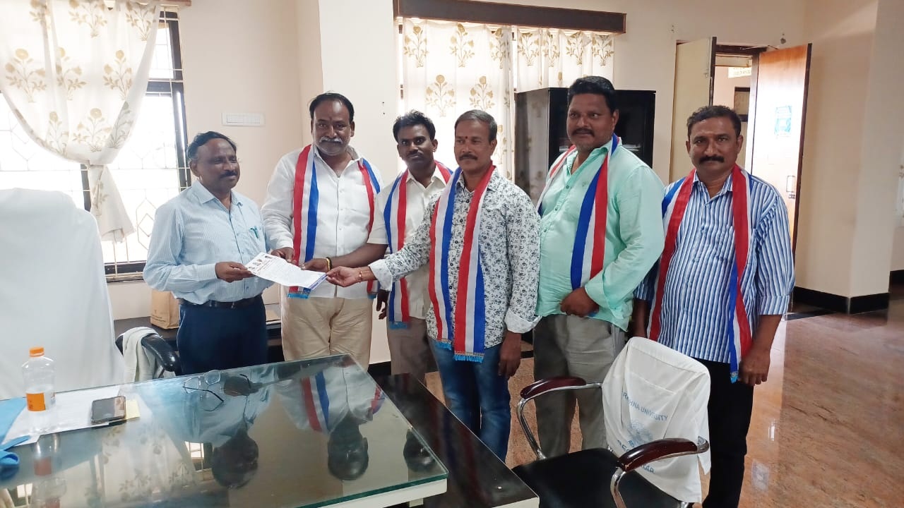 విద్యార్థులకు మెరుగైన వసతులు కల్పించాలని వినతి