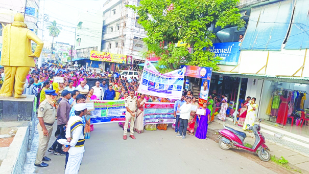తప్పనిసరిగా ఓటు హక్కు పొందాలి