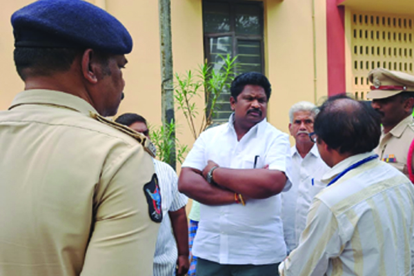 విషాదాన్ని మిగిల్చిన వాగ్వాదం