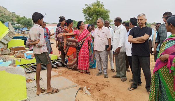 పేదల ఇళ్లు కూల్చివేత దుర్మార్గం - మాజీ ఎమ్మెల్సీ డాక్టర్‌ గేయానంద్‌