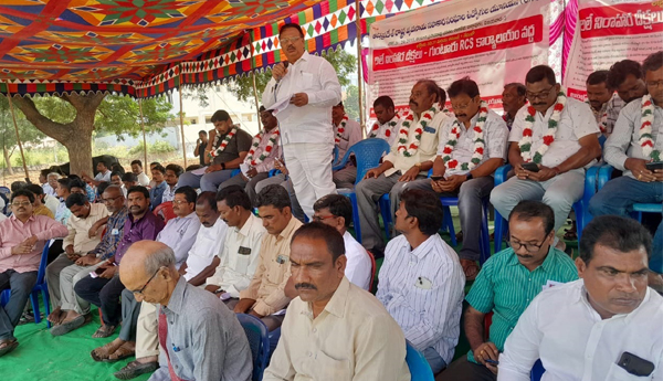  ఉద్యోగుల సమస్యలపై ప్రభుత్వం అలసత్వం