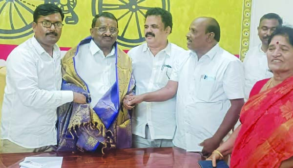 పితాని సత్యనారాయణకు సత్కారం