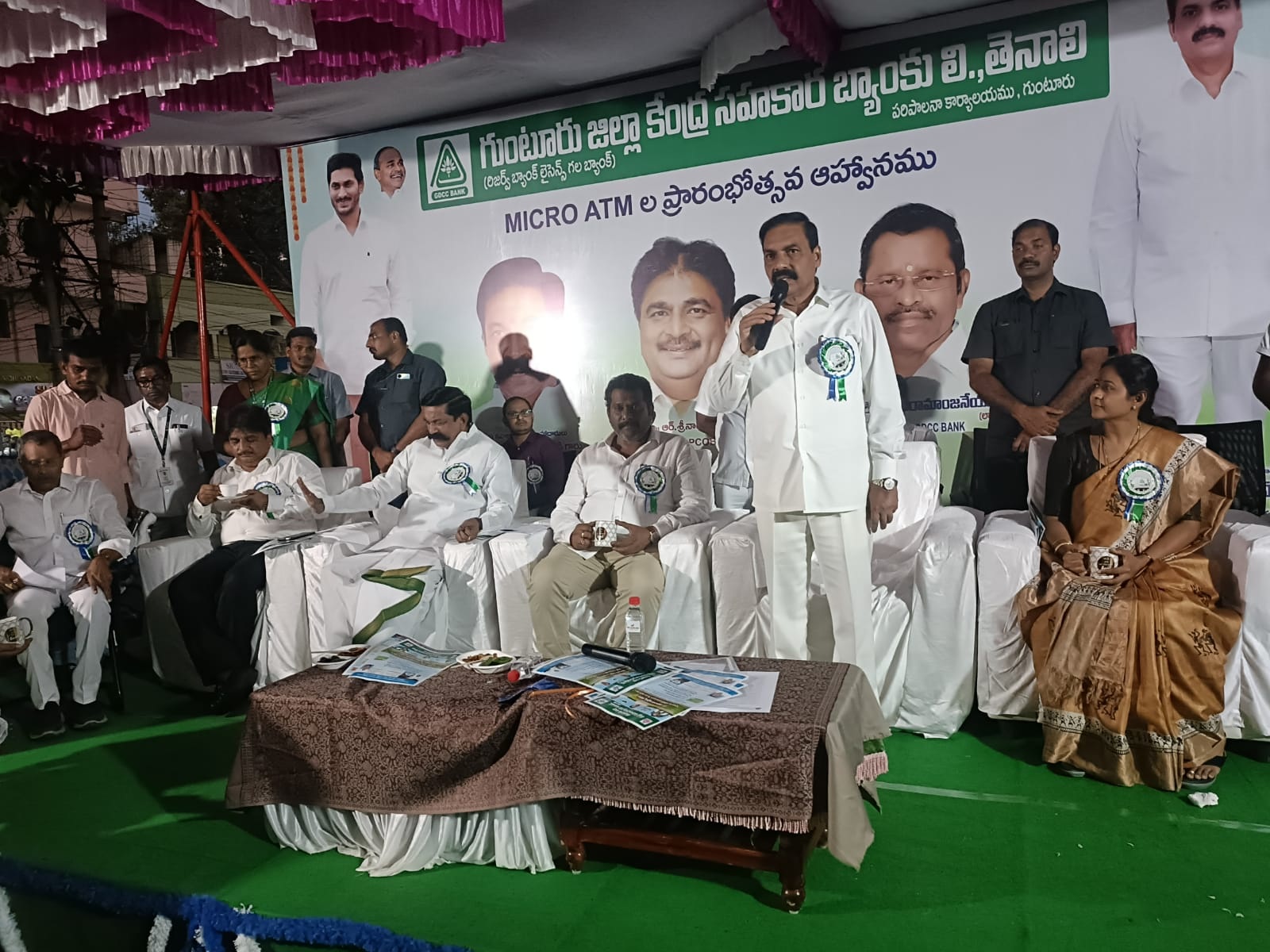 సహకార బ్యాంకుల్లో మైక్రో ఏటీఎంలు