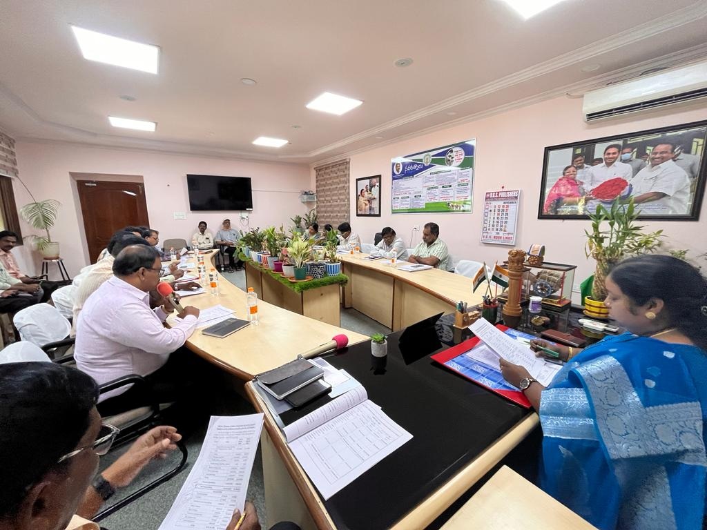 జెడ్‌పి బడ్జెట్‌ అంచనాలపై సమీక్ష