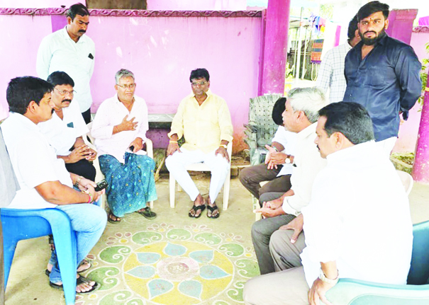 పలువురికి పరామర్శ 