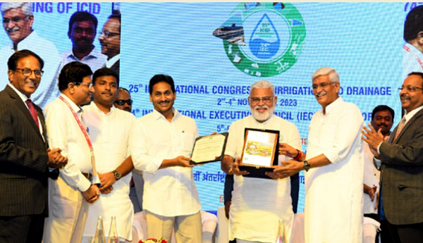 నీటి కొరతతో కరువు పరిస్థితులు