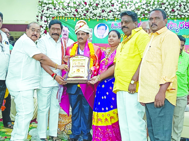 సేవారత్న అవార్డు అందుకున్న కాళీ కృష్ణ 