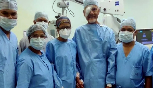 చంద్రబాబు కంటికి కాటరాక్ట్‌ ఆపరేషన్‌ పూర్తి