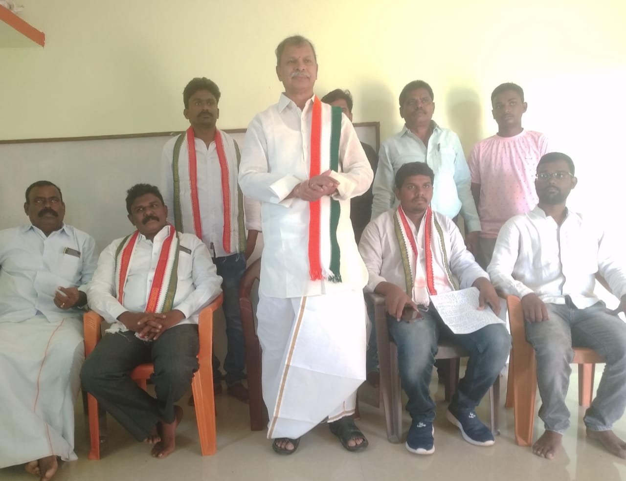 మాట్లాడుతున్న కాంగ్రెస్‌ పార్టీ రాష్ట్ర మీడియా చైర్మన్‌ డాక్టర్‌ నర్రెరెడ్డి తులసి రెడ్డి