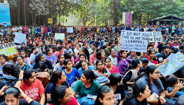 priyanka-gandhi-targets-pm