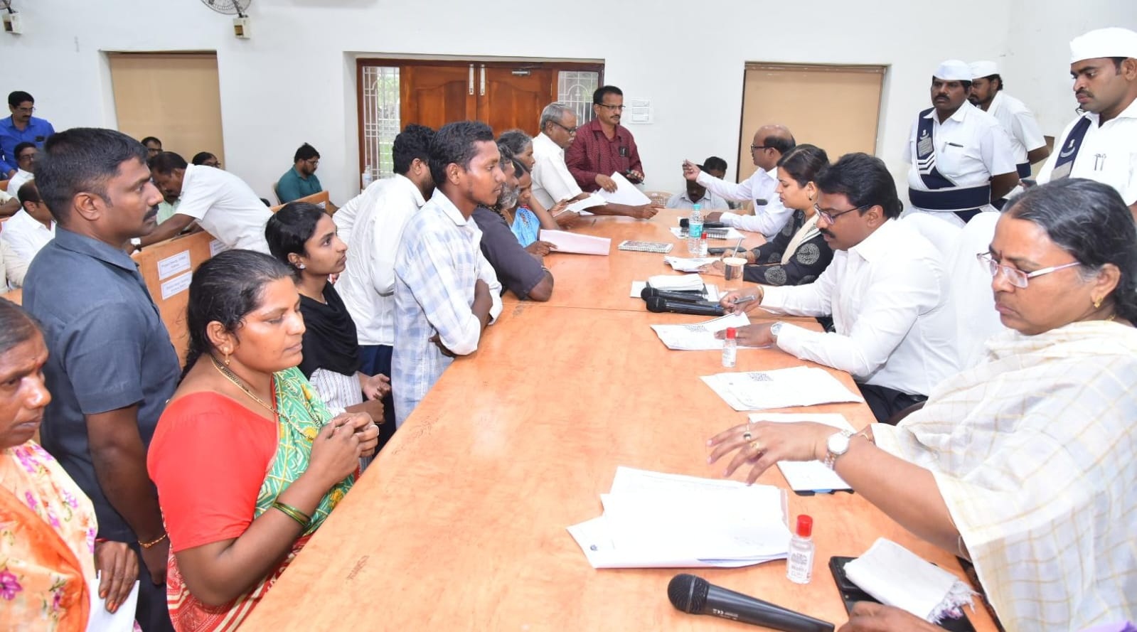 'స్పందన' అర్జీలు సకాలంలో పరిష్కరించాలి : కలెక్టర్‌