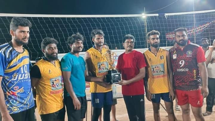 సేవే నిరీక్షణరాజు లక్ష్యం