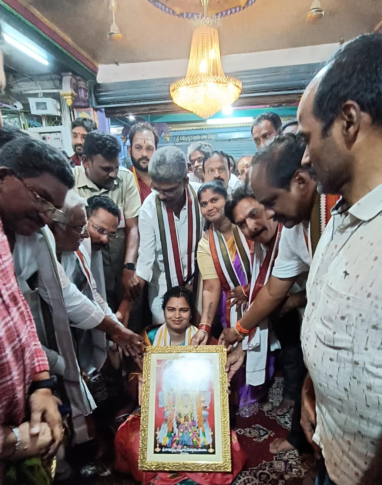 మావుళ్లమ్మ సన్నిధిలో మంత్రి రజిని